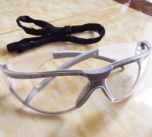 3M AOS11394 时尚型 防护眼镜带绳 防风沙紫外线工作防冲击眼镜1.jpg